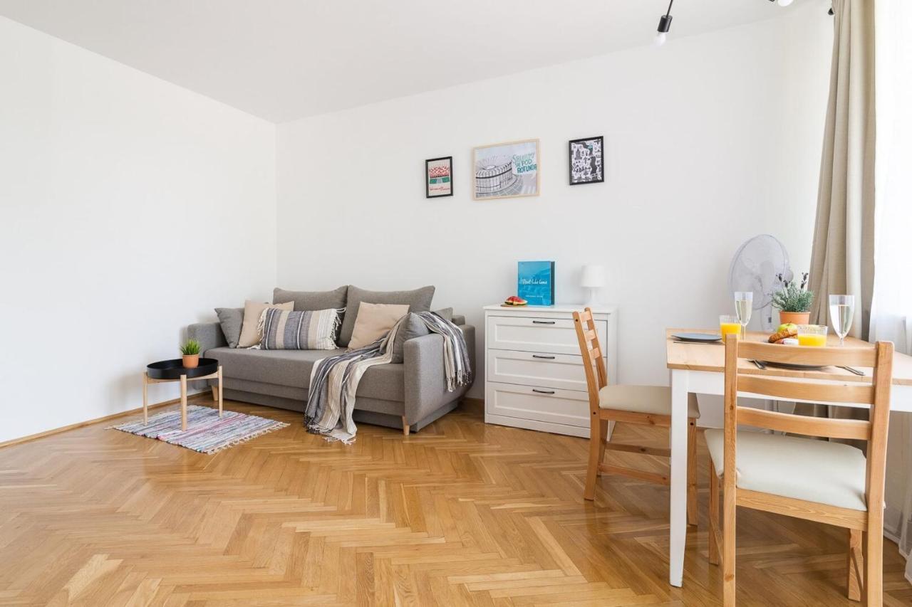 Rent Like Home - Pawia 36 Warschau Buitenkant foto